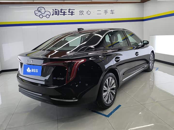 Фото 3 - Hongqi E-QM5