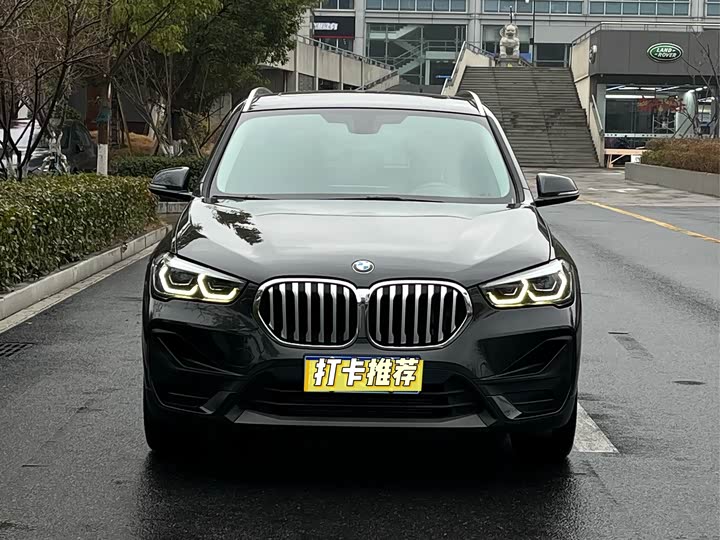 Фото 2 - BMW X1