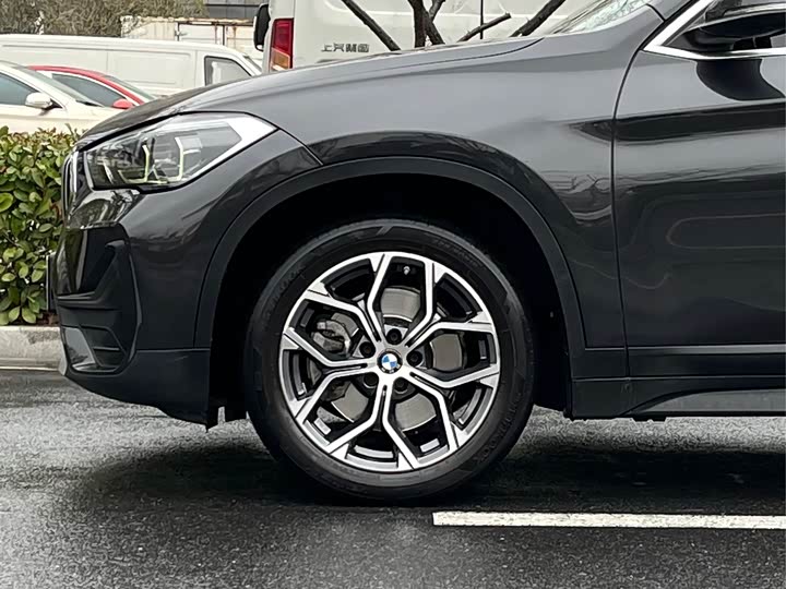 Фото 8 - BMW X1