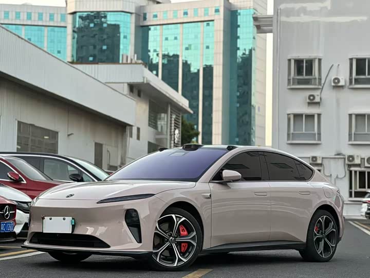 Фото 1 - Nio ET5