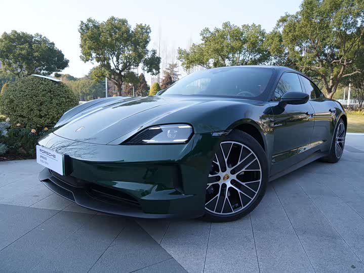 Фото 1 - Porsche Taycan