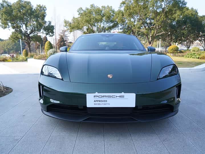 Фото 2 - Porsche Taycan