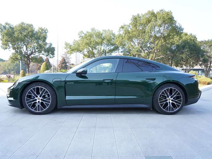 Фото 3 - Porsche Taycan