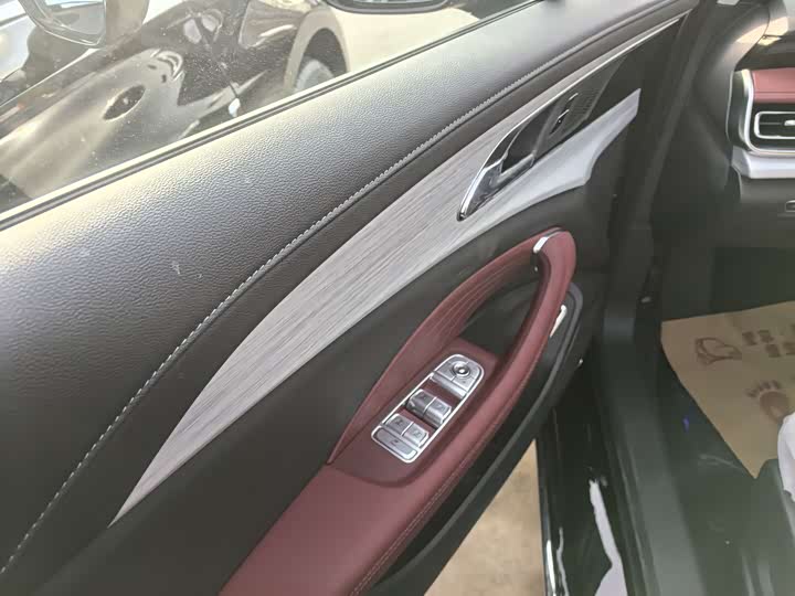 Фото 5 - Hongqi H5