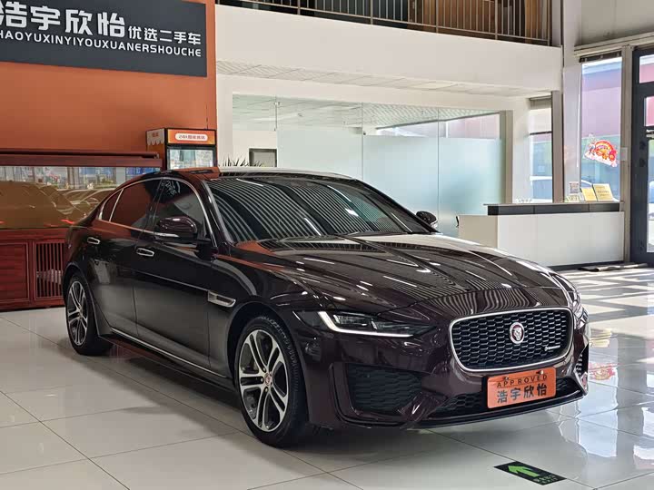 Фото 3 - Jaguar XE L
