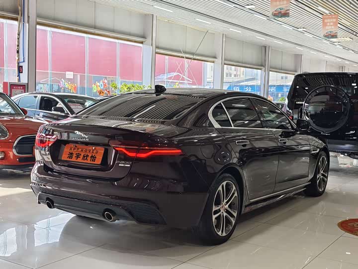 Фото 4 - Jaguar XE L