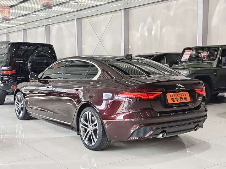 Фото 6 - Jaguar XE L