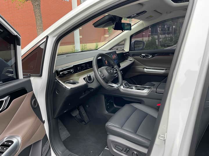 Фото 3 - GAC Trumpchi E8