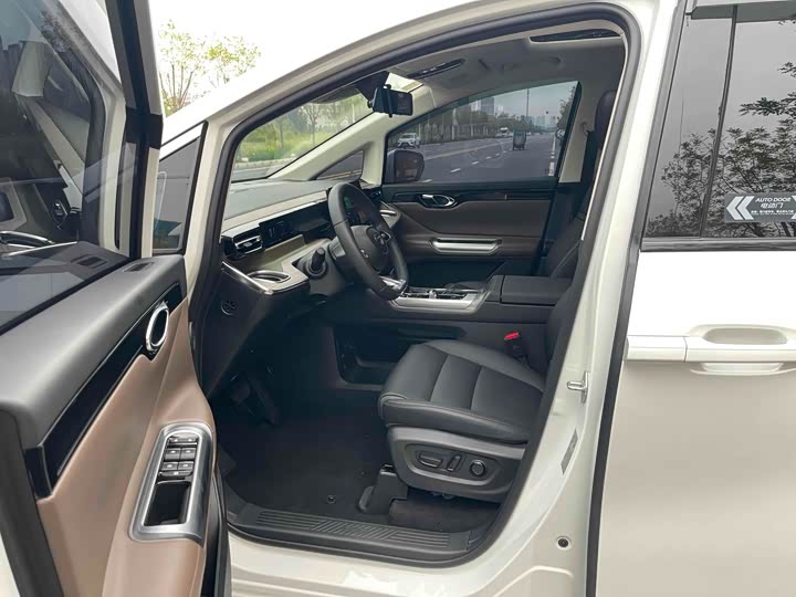 Фото 4 - GAC Trumpchi E8