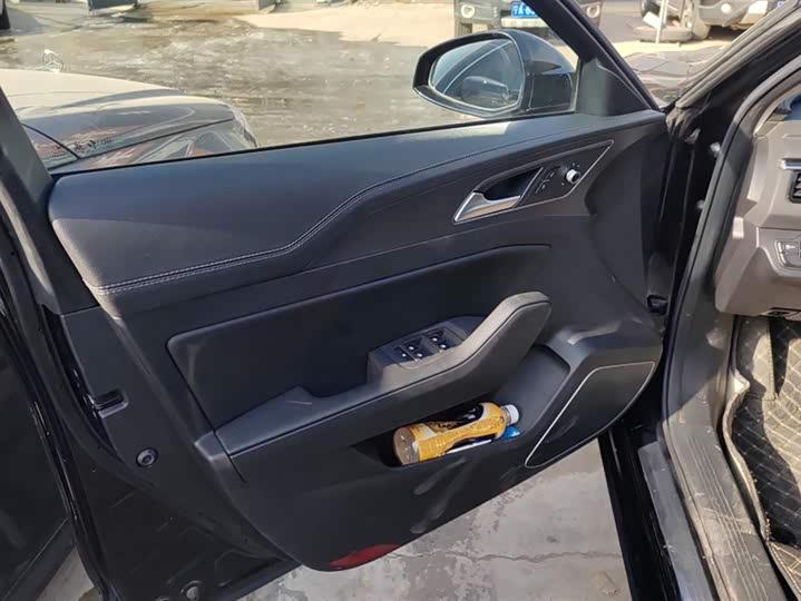 Фото 7 - Hongqi H5