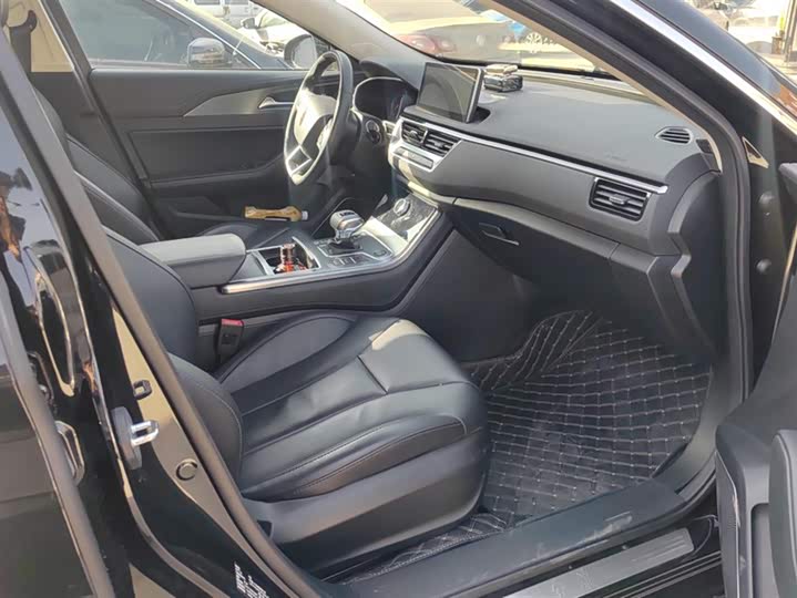 Фото 8 - Hongqi H5