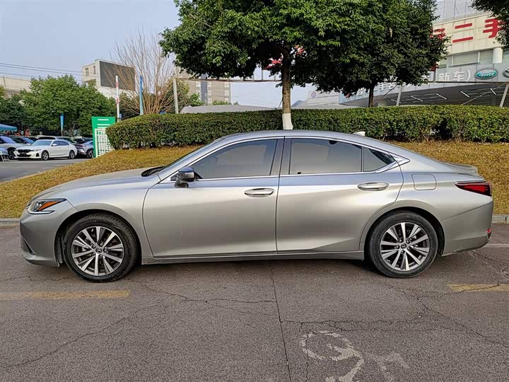 Фото 3 - Lexus ES
