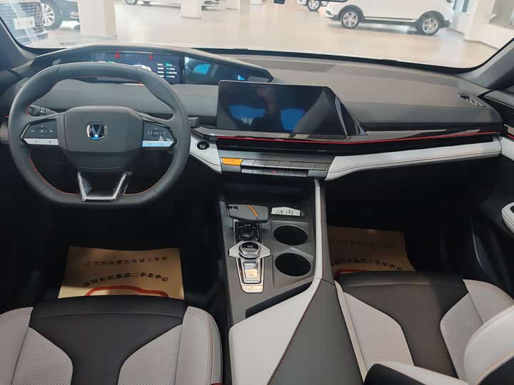 Фото 9 - Changan UNI-V Hybrid