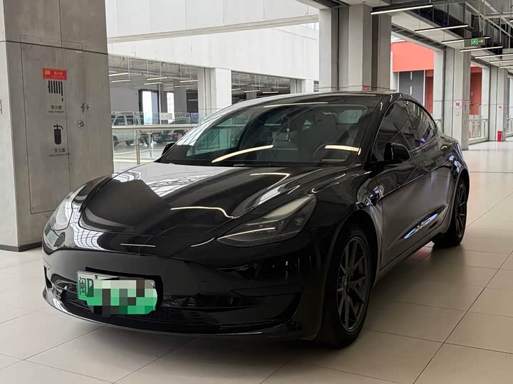 Фото 1 - Tesla Model 3