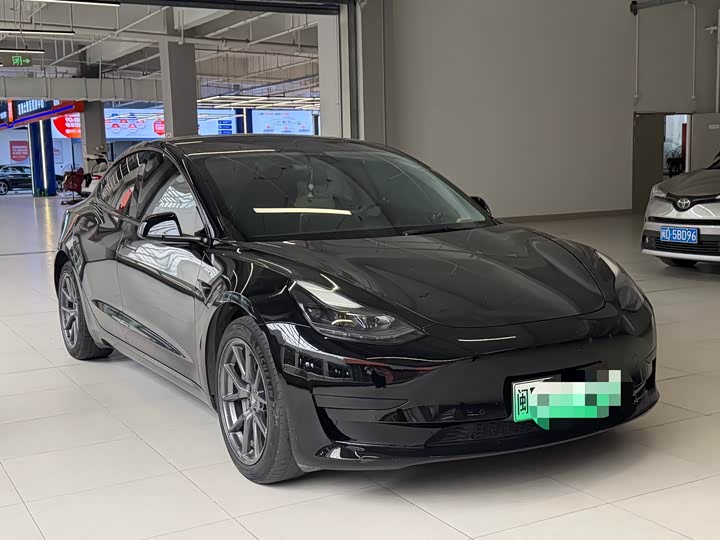 Фото 2 - Tesla Model 3
