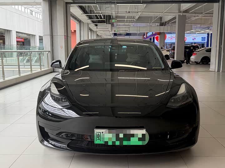 Фото 3 - Tesla Model 3