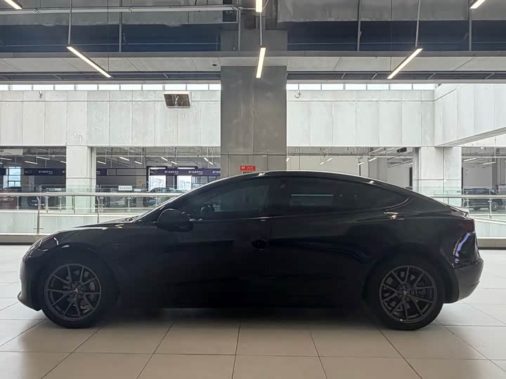 Фото 7 - Tesla Model 3