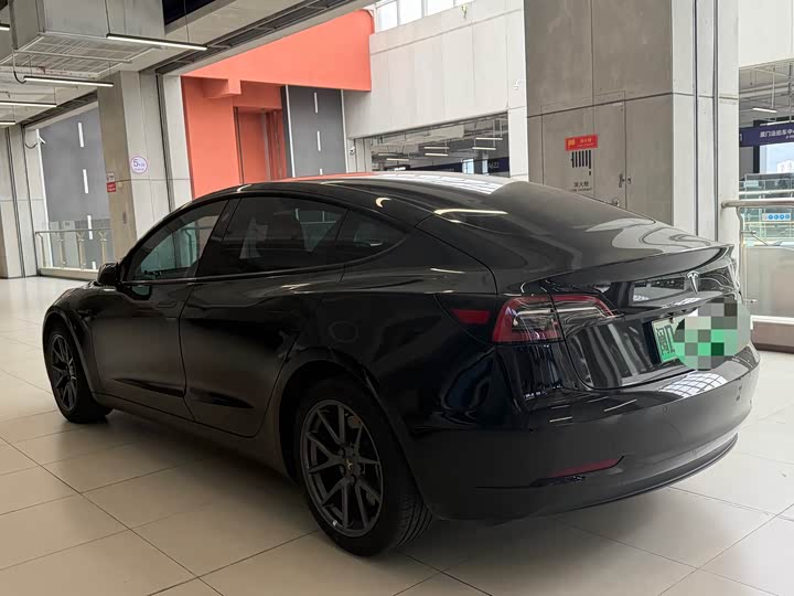 Фото 8 - Tesla Model 3