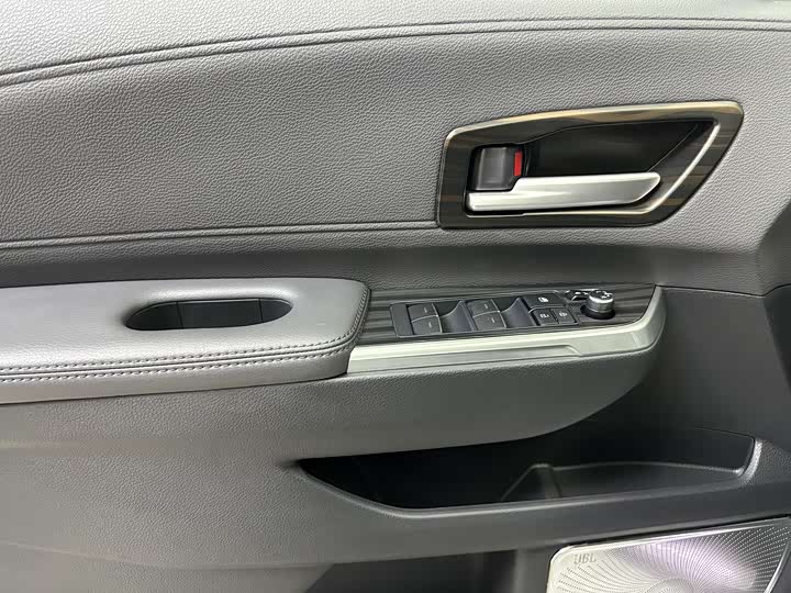 Фото 8 - Toyota Sienna