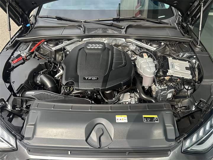 Фото 8 - Audi A4L