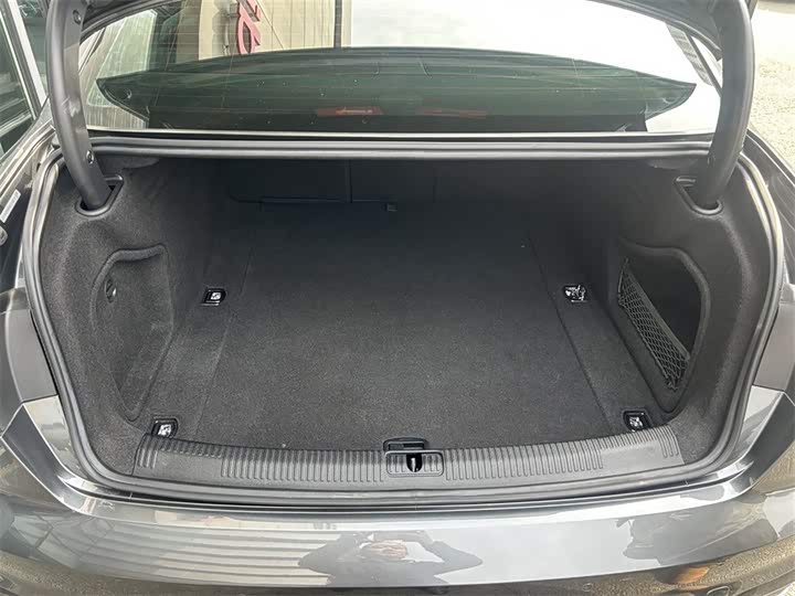 Фото 9 - Audi A4L