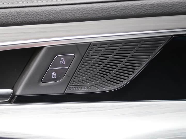 Фото 8 - Hongqi H5