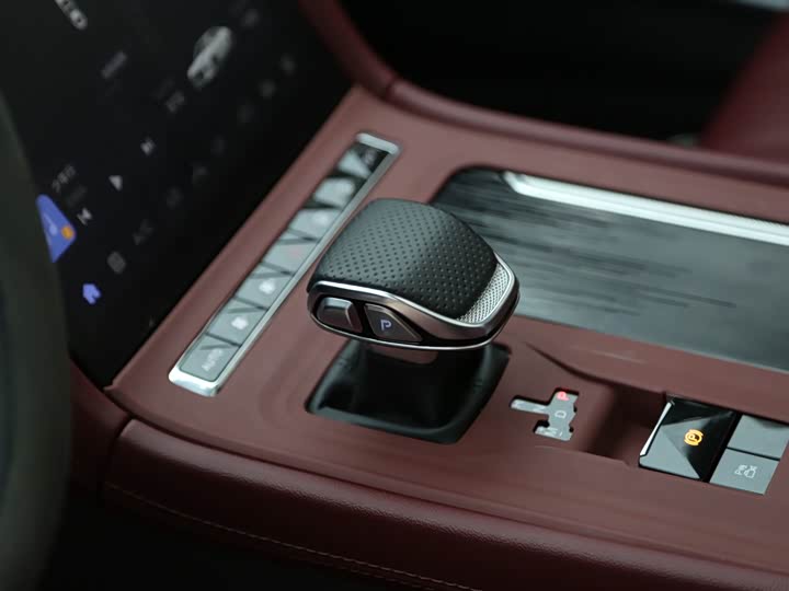 Фото 9 - Hongqi H5