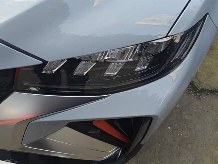 Фото 5 - Geely Atlas