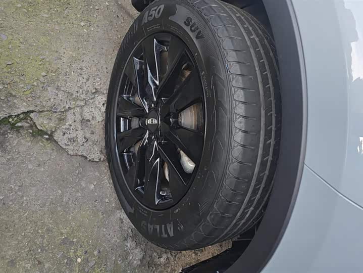 Фото 6 - Geely Atlas