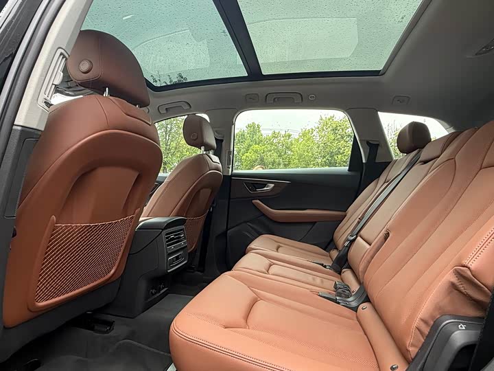 Фото 5 - Audi Q7