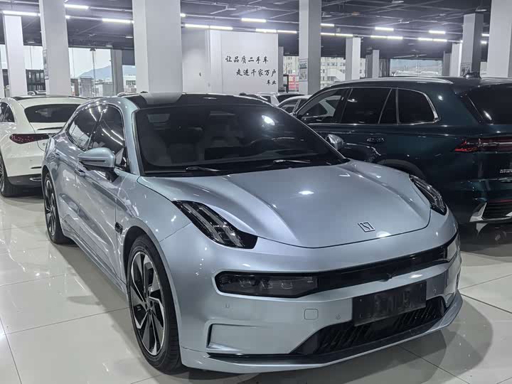 Фото 1 - Zeekr 001