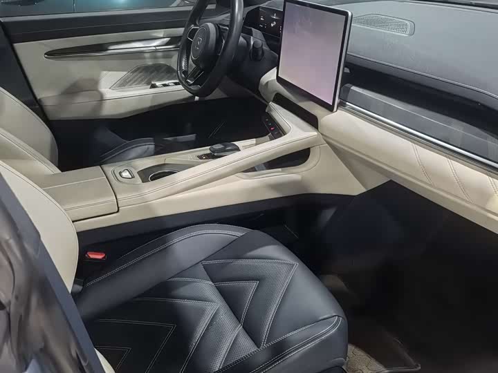 Фото 3 - Zeekr 001