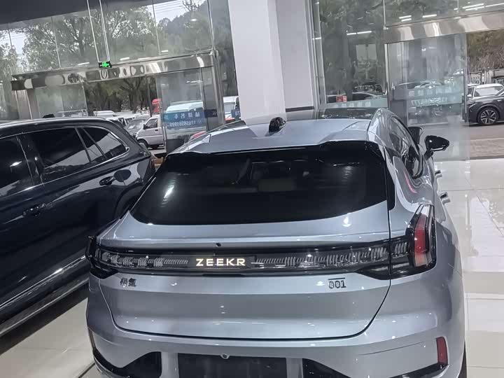 Фото 7 - Zeekr 001