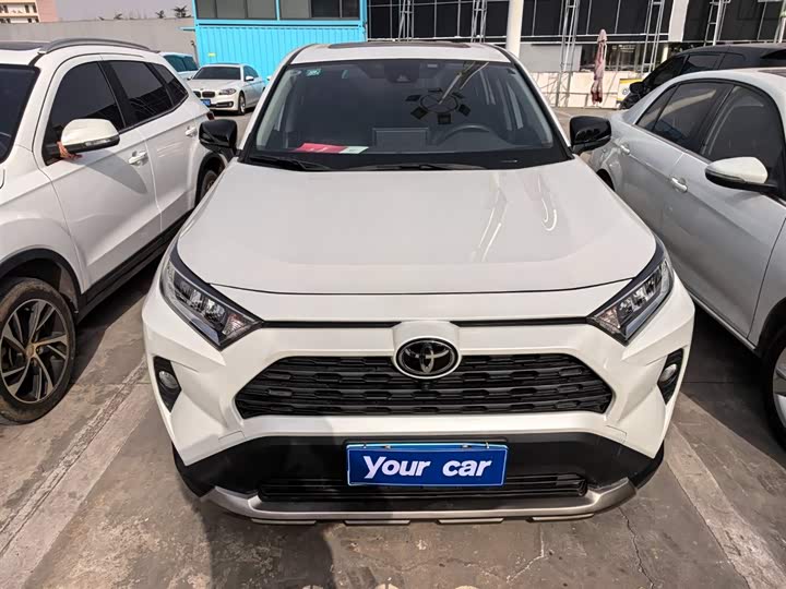 Фото 2 - Toyota RAV4