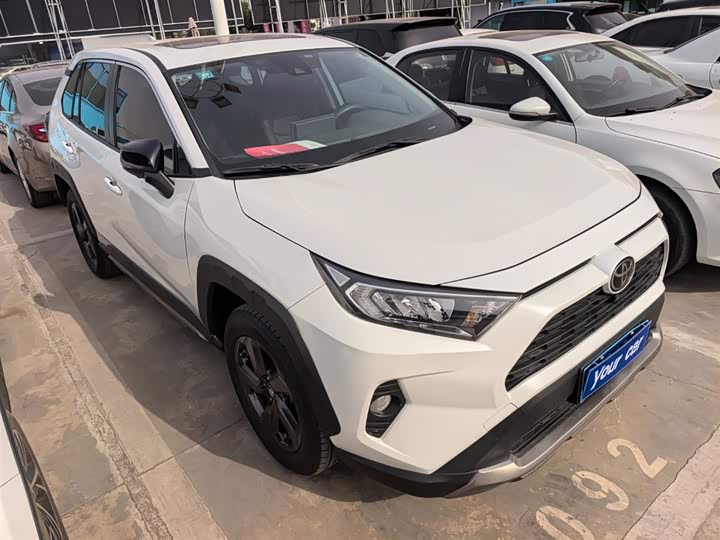 Фото 3 - Toyota RAV4