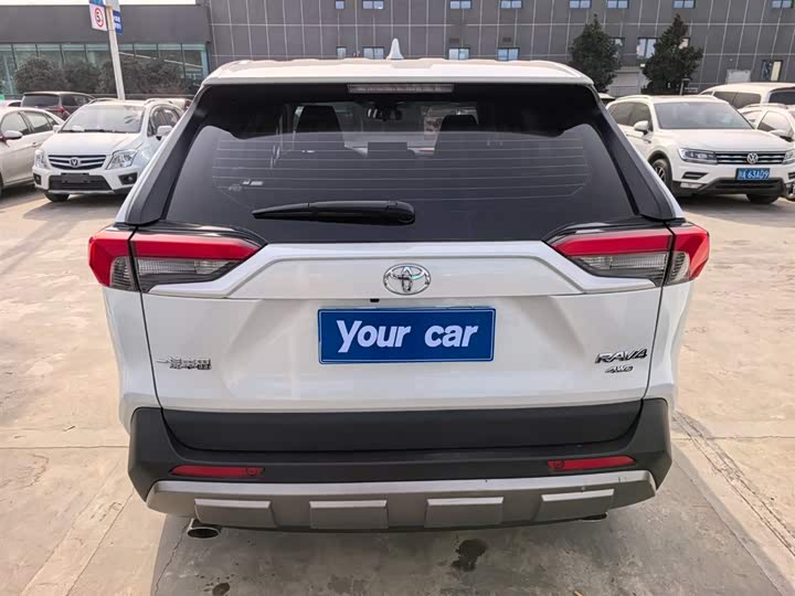 Фото 5 - Toyota RAV4