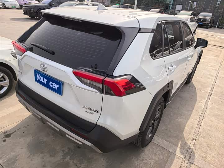 Фото 6 - Toyota RAV4