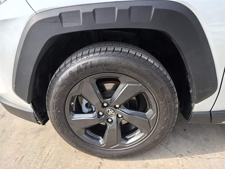 Фото 7 - Toyota RAV4