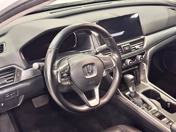 Фото 4 - Honda Accord