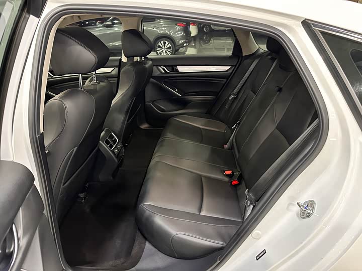 Фото 6 - Honda Accord