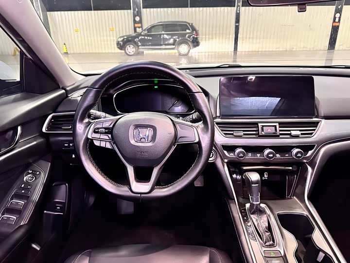 Фото 8 - Honda Accord