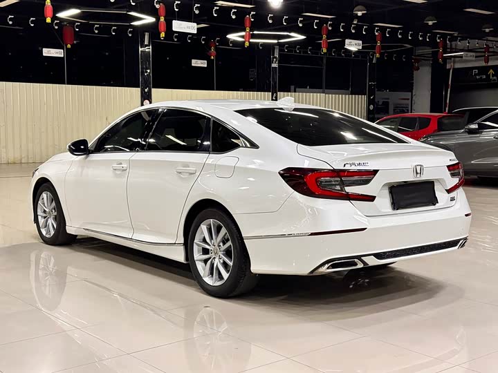 Фото 9 - Honda Accord