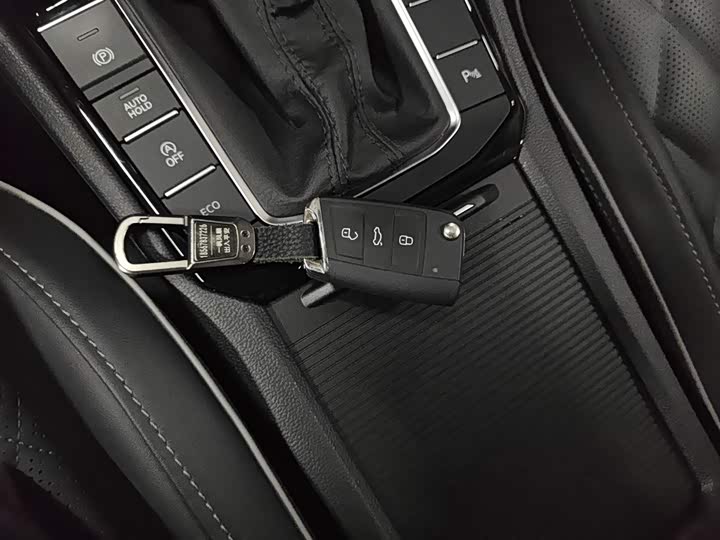 Фото 9 - Volkswagen Sagitar L