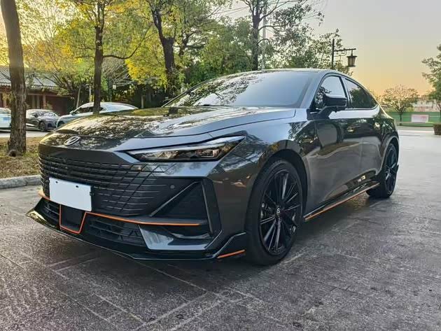 Фото 1 - Changan UNI-V