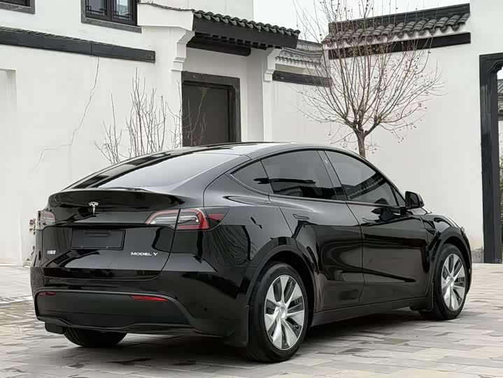 Фото 6 - Tesla Model Y