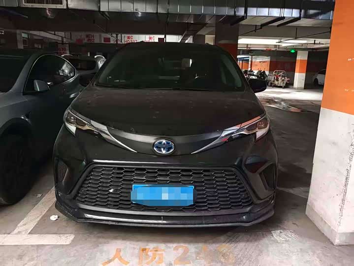 Фото 2 - Toyota Granvia