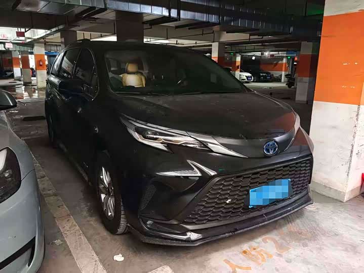 Фото 3 - Toyota Granvia