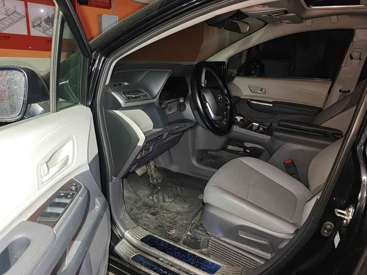 Фото 7 - Toyota Granvia