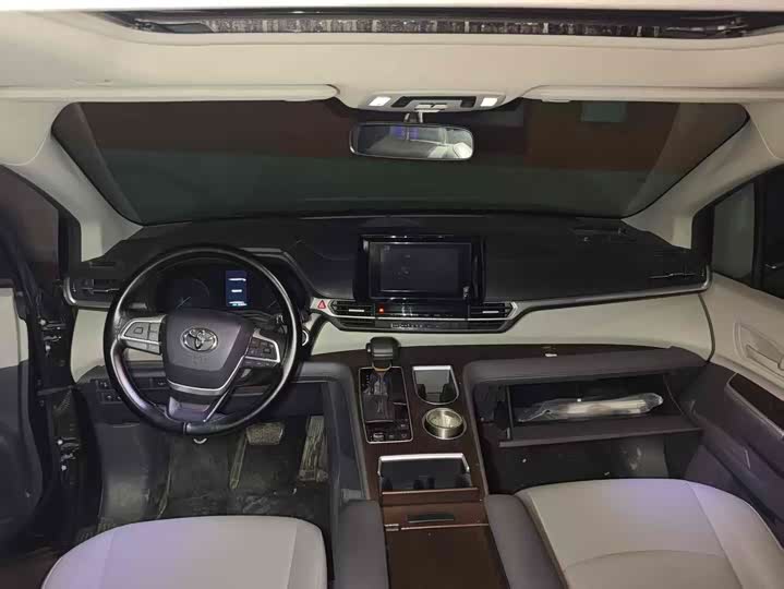 Фото 9 - Toyota Granvia