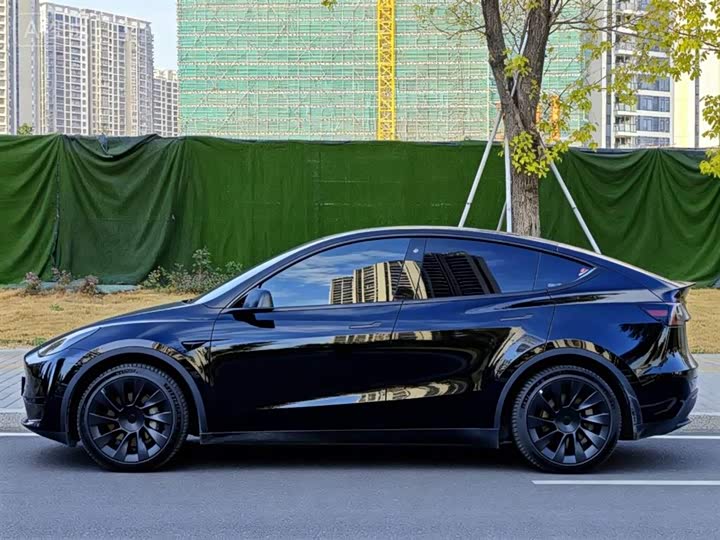 Фото 2 - Tesla Model Y